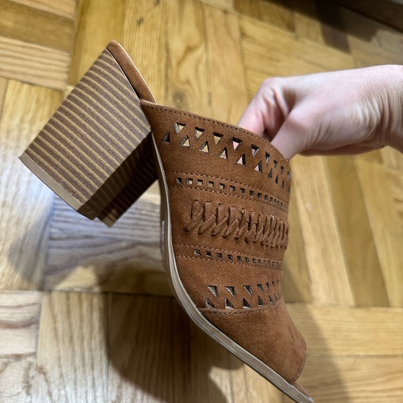 Brown suede heel - Picture 4 of 7